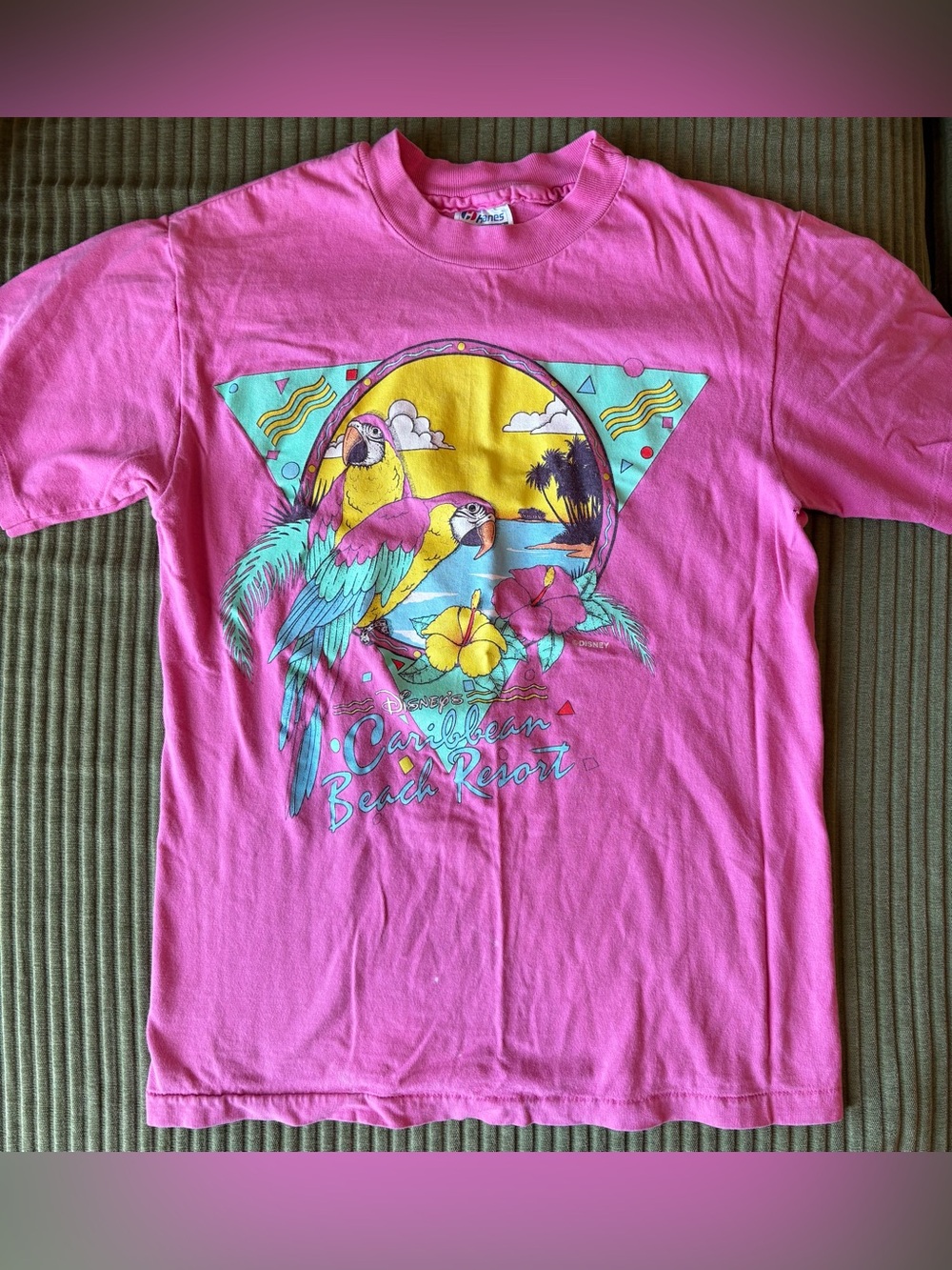Vintage 90s Disney Caribbean Beach Resort Pink Parrot T-Shirt Sz S